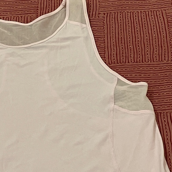 Lululemon Women's light pink Sleeveless exercise tank Top - Picture 5 of 14
